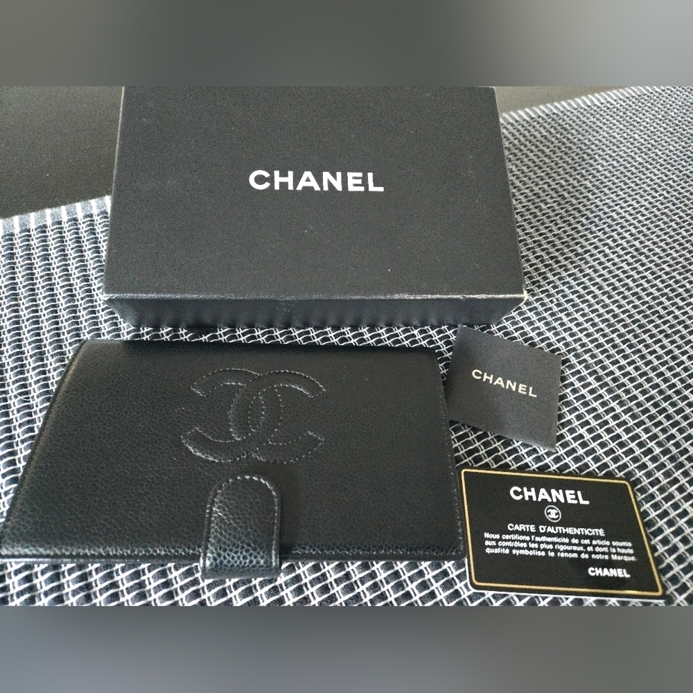 Chane CC Logol Black Leather Wallet - Picture 3 of 17